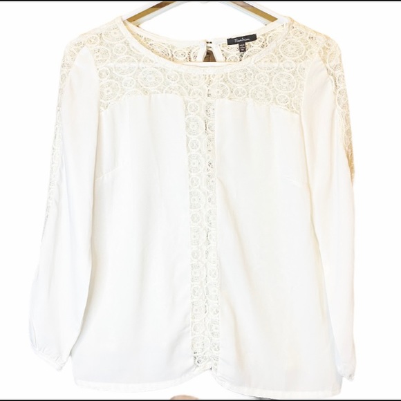 4/$20⭐️ Monteau Long sleeve - Picture 2 of 4